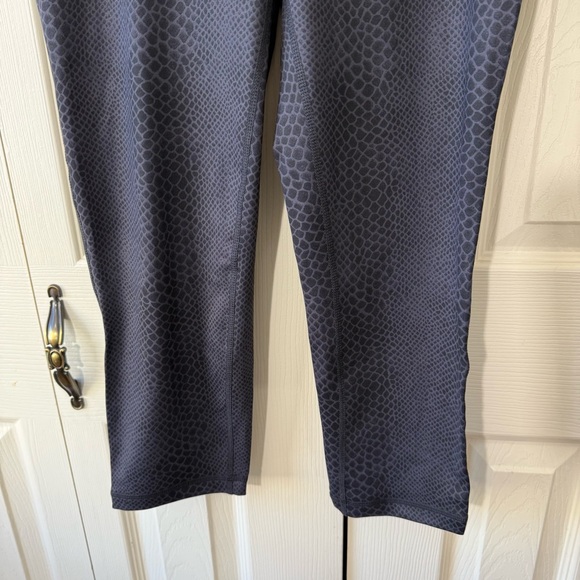 Tangerine Black Modern Snake Print Cropped Leggings Womens Size Medium - Picture 2 of 8
